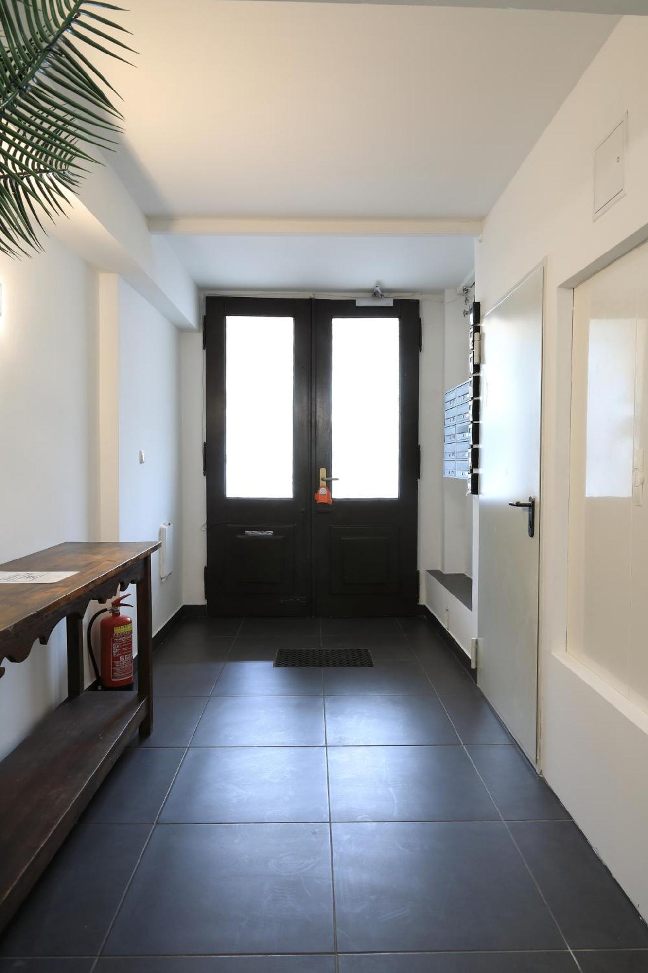 Apartment 07